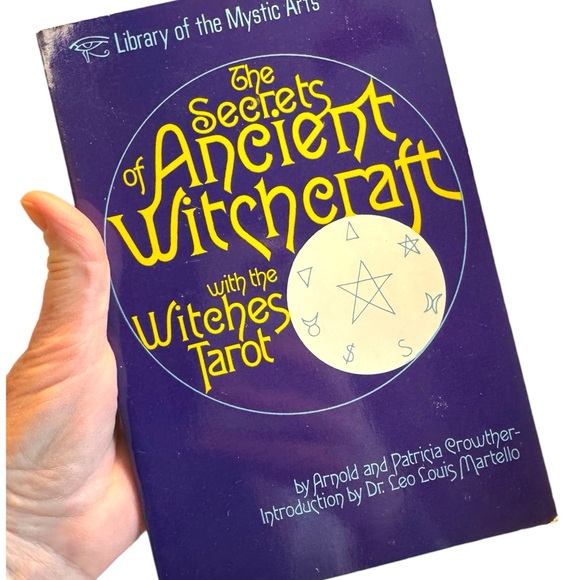 ANCIENT WITCHCRAFT Occult Magick Grimoire Tarot 1st edition 1974 Tarot mystic - Picture 2 of 9